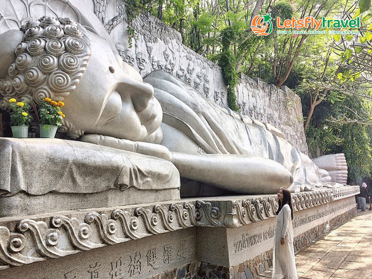 Tượng Phật tổ Niết Bàn tại chùa Long Sơn Nha Trang
