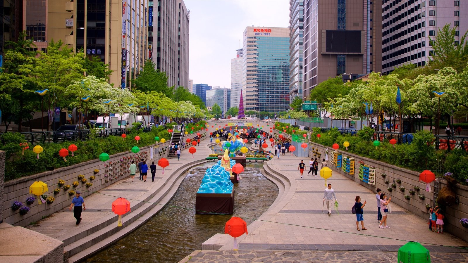 Tham quan suối CheongGyecheon nằm giữa lòng thủ đô Seoul