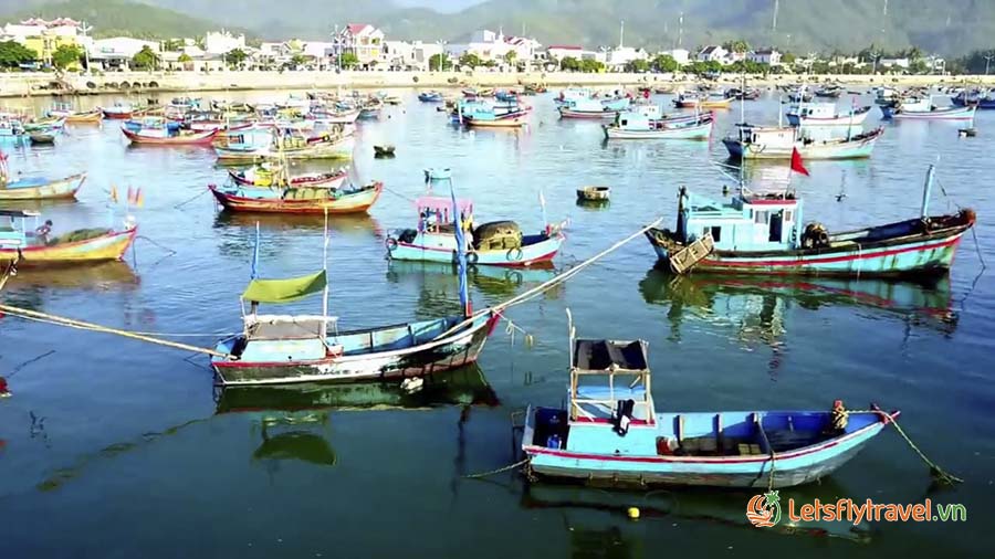 Cảng cá Lương Sơn - Địa điểm mua hải sản tươi giá rẻ tại Nha Trang