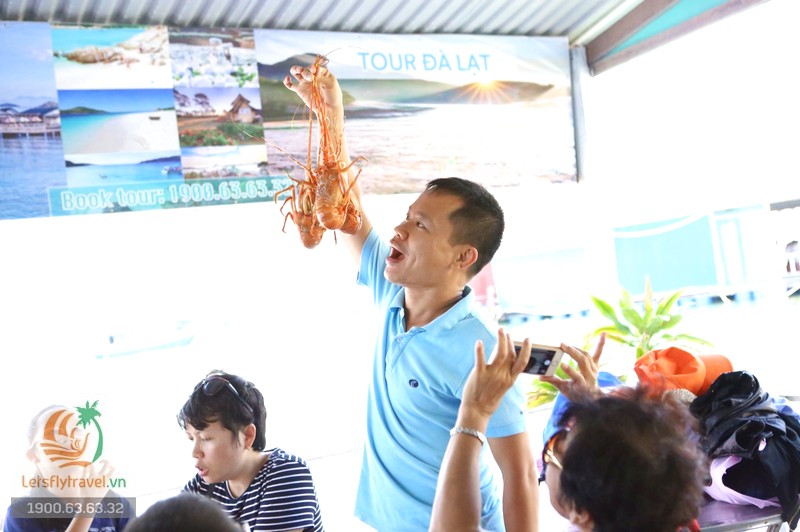 Nhiều món ngon hải sản tươi sống đang đợi du khách tại Bình Ba