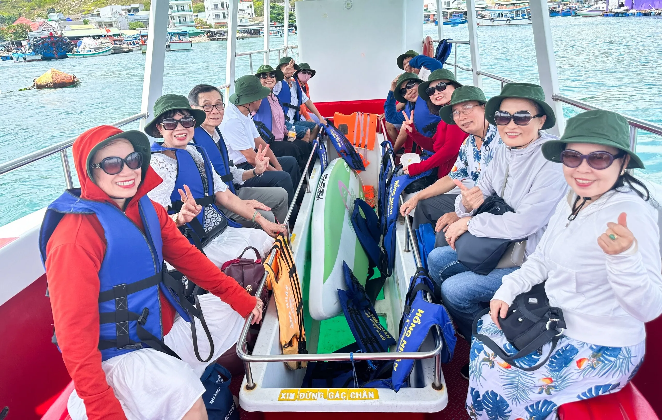 Đảo Bình Hưng Nha Trang biển xanh