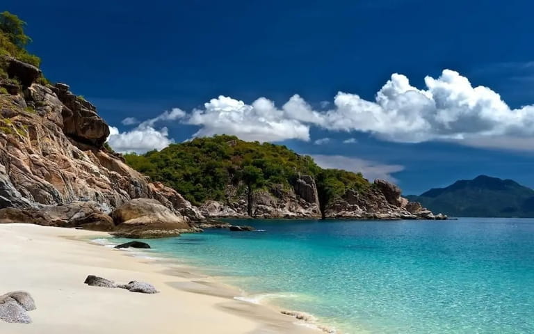 Thời điểm đẹp nhất đi tour Bình Lập – Bình Hưng 1 ngày là vào tháng 3-9 hàng năm