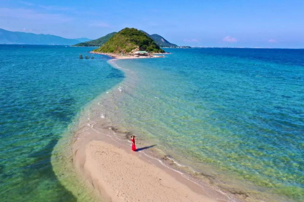 Tour Vịnh Vân Phong 1 ngày từ Nha Trang | Let’s Fly Travel