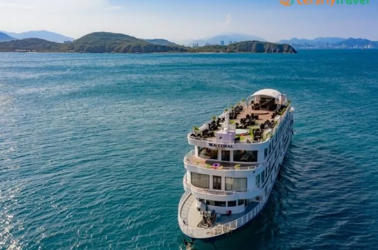 Tour du thuyền Sealife 1 ngày tại Nha Trang | Let’s Fly Travel