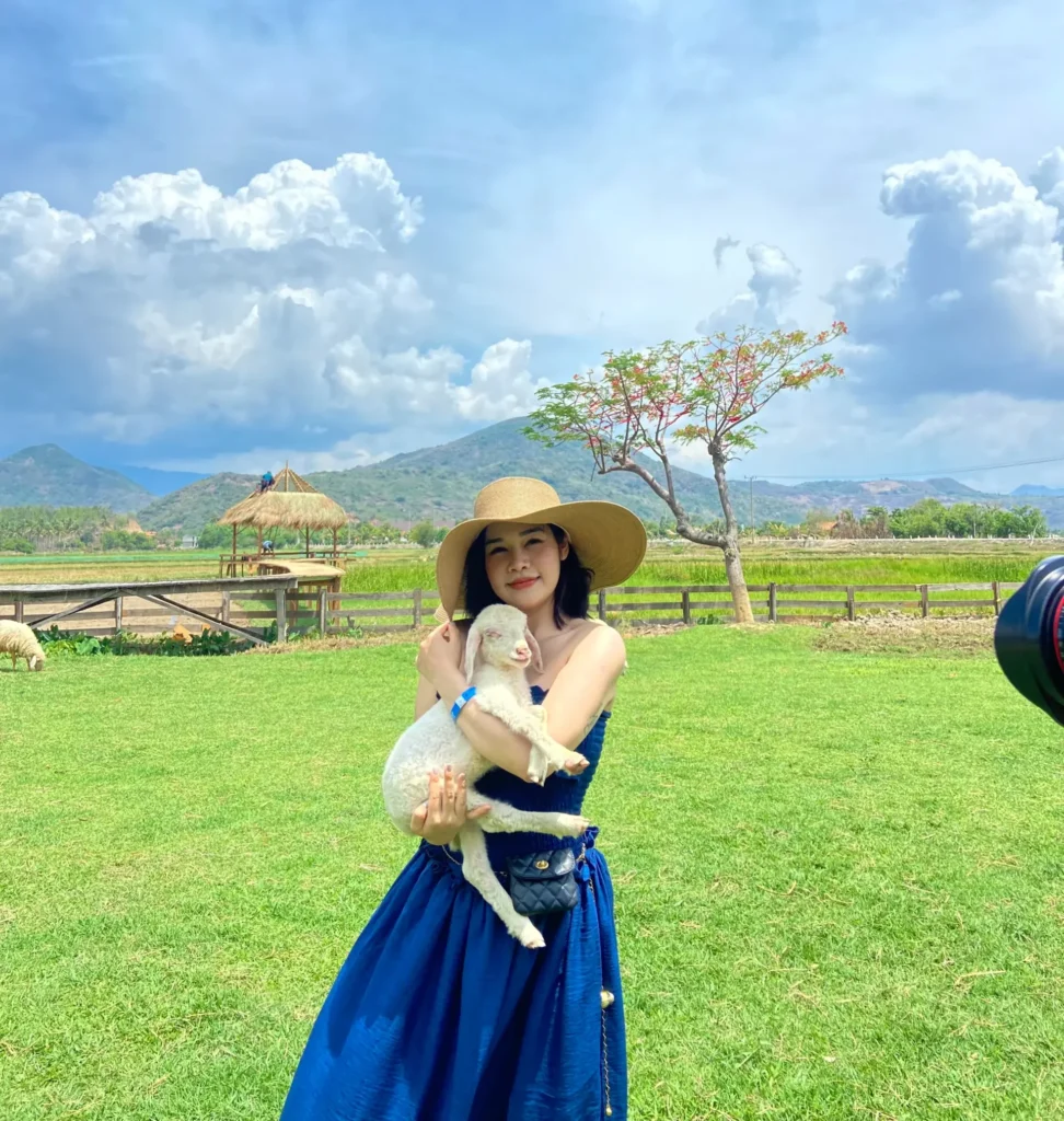 Rai Cave – Vinh Hy bay – Grape Garden – Sheep Field tour