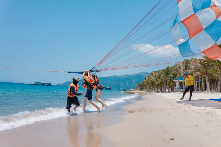 Trải nghiệm trò chơi dù lượn
