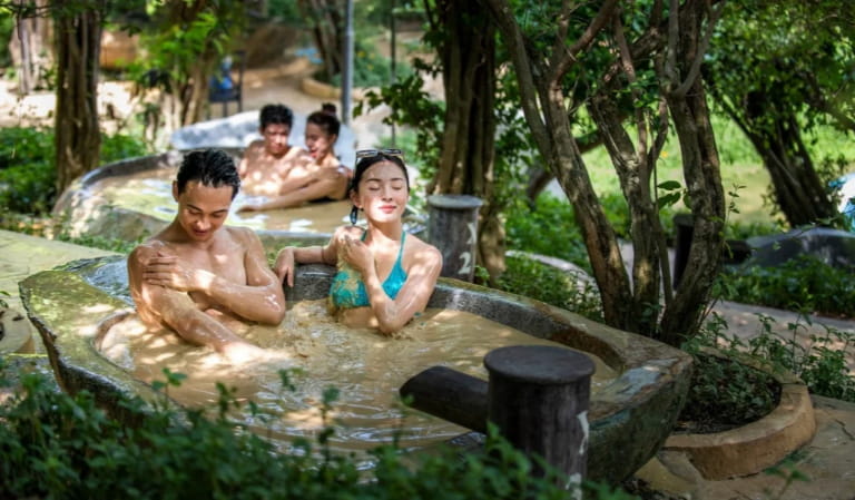Trải nghiệm tắm bùn khoáng