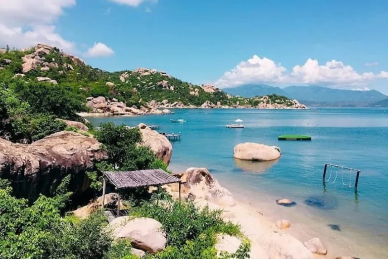 Bình Hưng nổi bật với vẻ đẹp hoang sơ