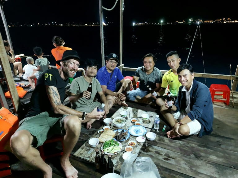 Tour câu mực đêm Nha Trang phù hợp với nhiều nhóm du khách