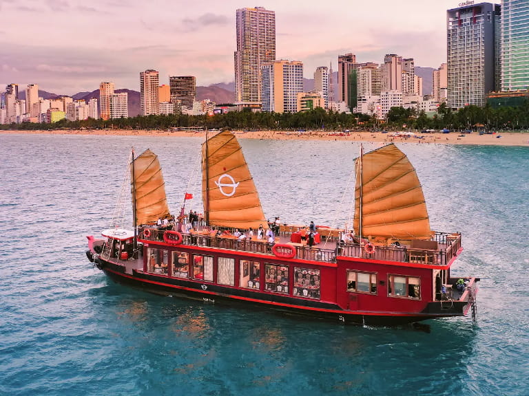Du Thuyền Emperor Cruises Nha Trang