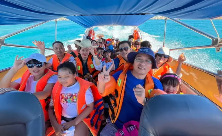 Tour Hòn Tằm Nha Trang phù hợp với du khách ở mọi độ tuổi