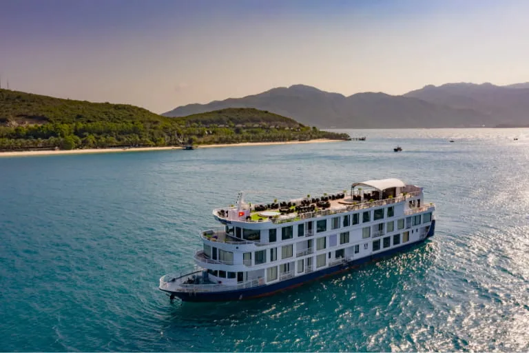 Du thuyền Sealife Nha Trang