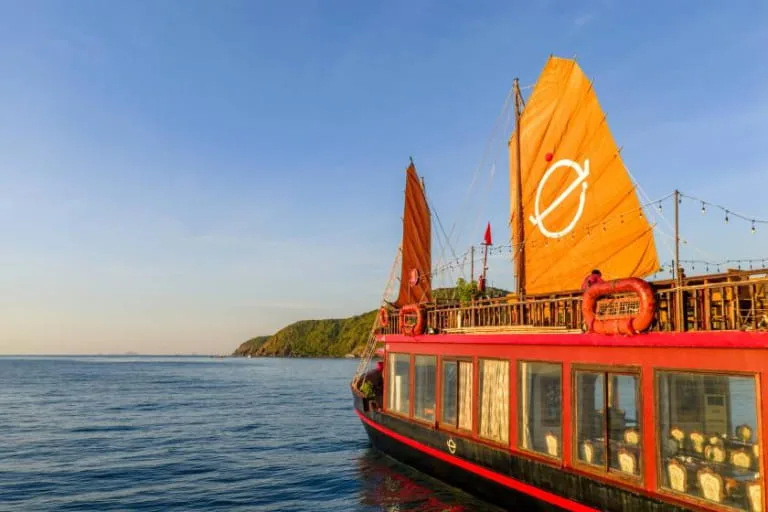 Du thuyền Emperor Cruises