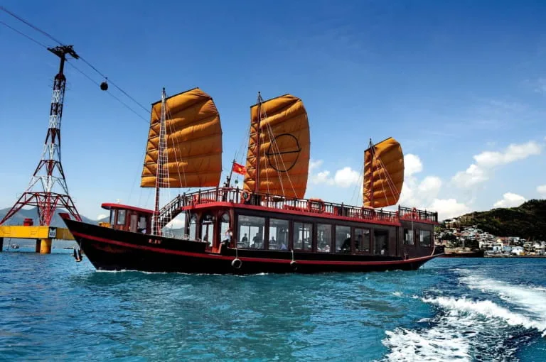 Chọn ngày, khung giờ lý tưởng để đi tour hoàng hôn du thuyền Emperor Cruises Nha Trang