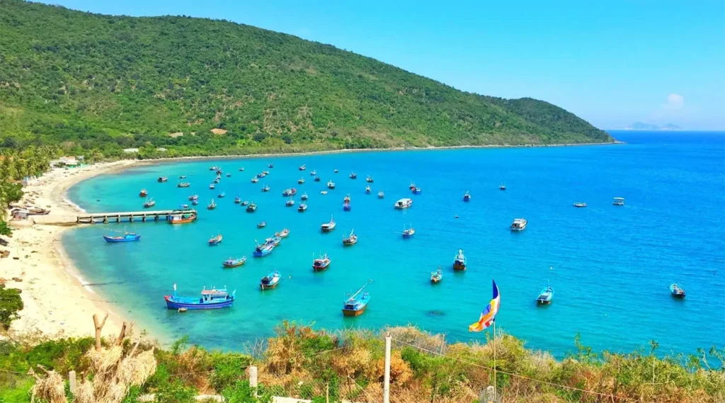 Tour Vịnh Vân Phong 1 ngày từ Nha Trang | Let’s Fly Travel