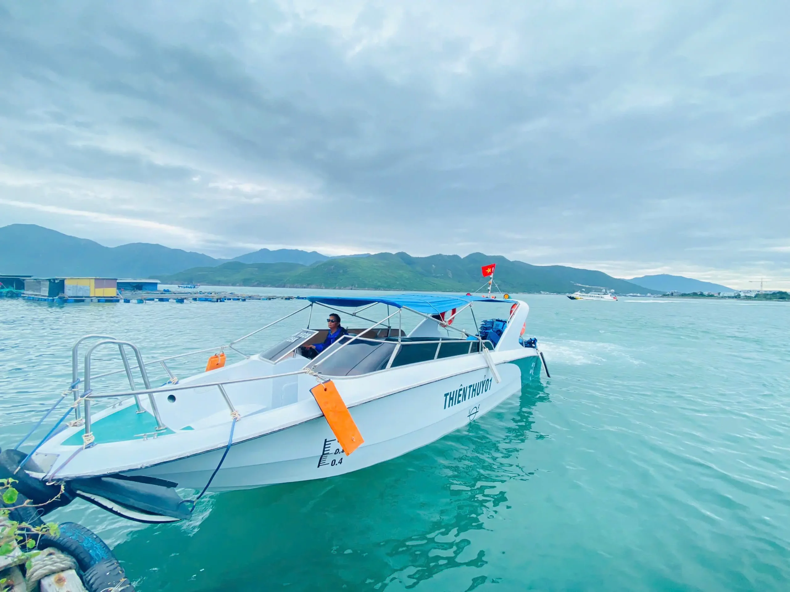 cho thuê cano nha trang