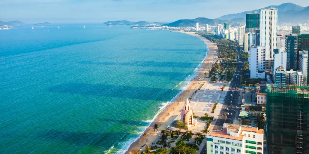 Toàn cảnh vịnh ngọc bừng sáng Nha Trang