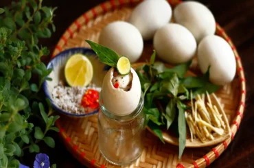 Ăn đêm với món trứng vịt lộn ngon lạ chỉ có ở Nha Trang