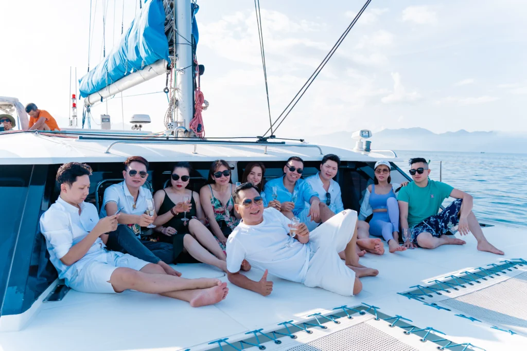Du Thuyền Blue Catamaran
