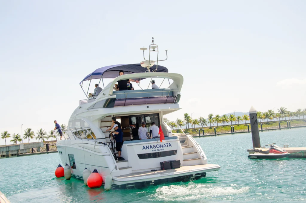 Du Thuyền Yacht Princess 56
