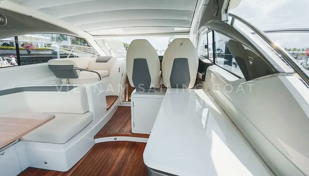 Du Thuyền Yacht Princess V40