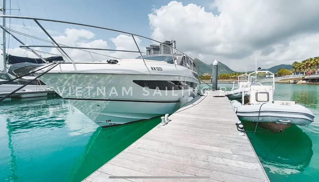 Du Thuyền Yacht Princess V40