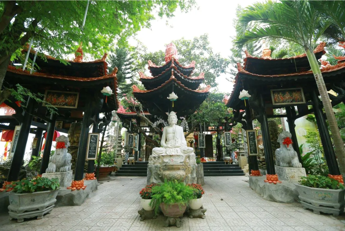 pháp viện thánh sơn