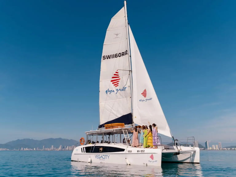 Du thuyền Vega Yacht