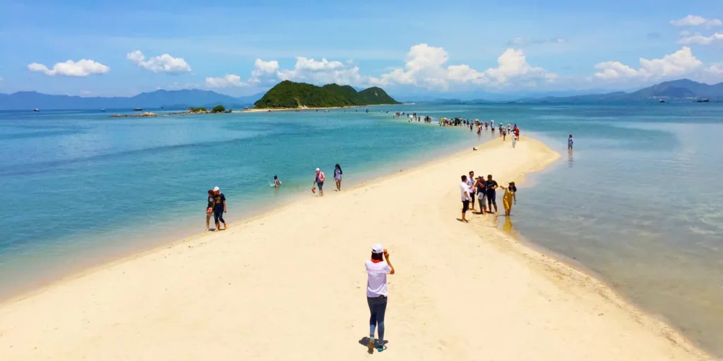 Tour Đảo Nhất Sơn Tự – Biển Vịnh Hòa – Đồi Cát Từ Nham