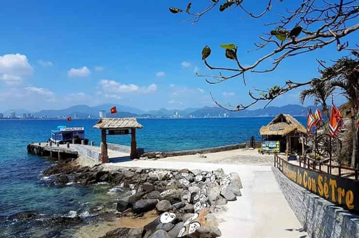 Snorkeling, Cocktails, Music Band and Cruise Nha Trang Tour