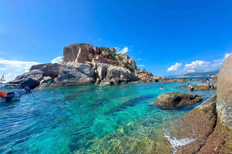 Vinh Hy Bay One-Day Tour