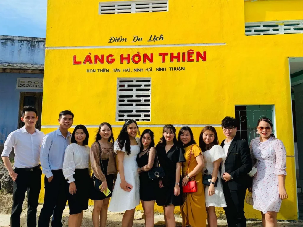 Tour làng Bích họa Hòn Thiên