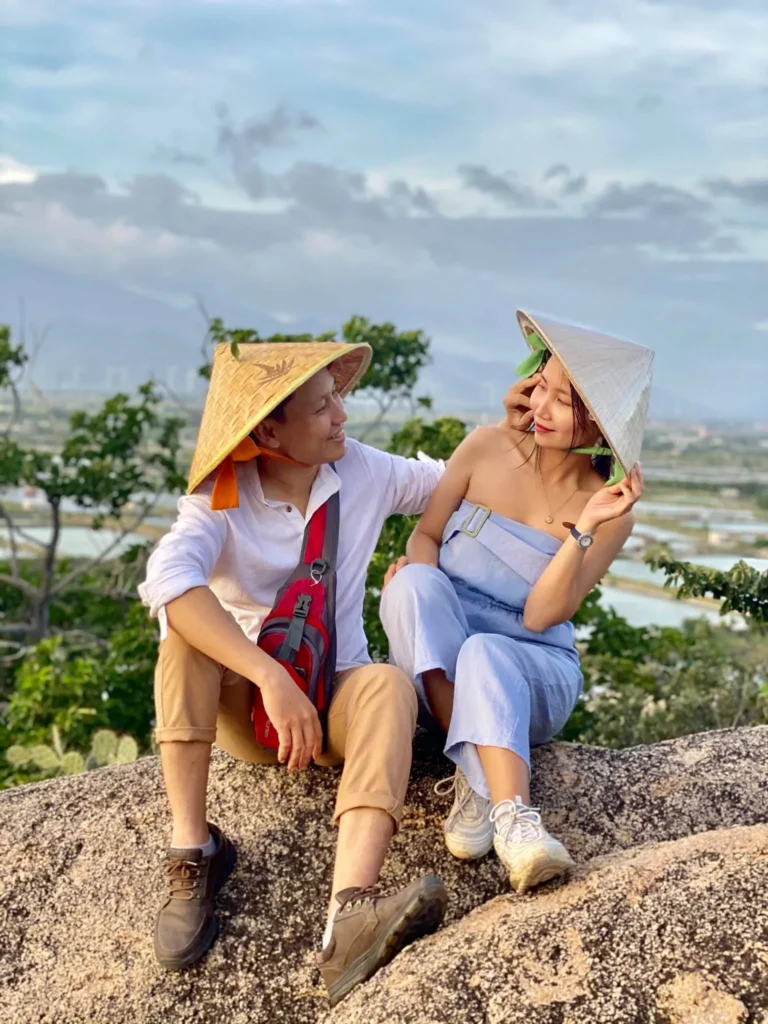 Tour làng Bích họa Hòn Thiên