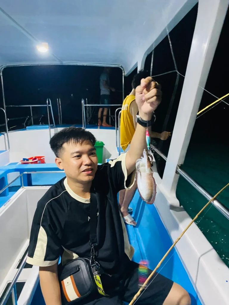 Tour câu mực đêm Vĩnh Hy