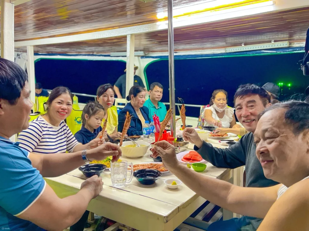 Tour câu mực đêm Vĩnh Hy