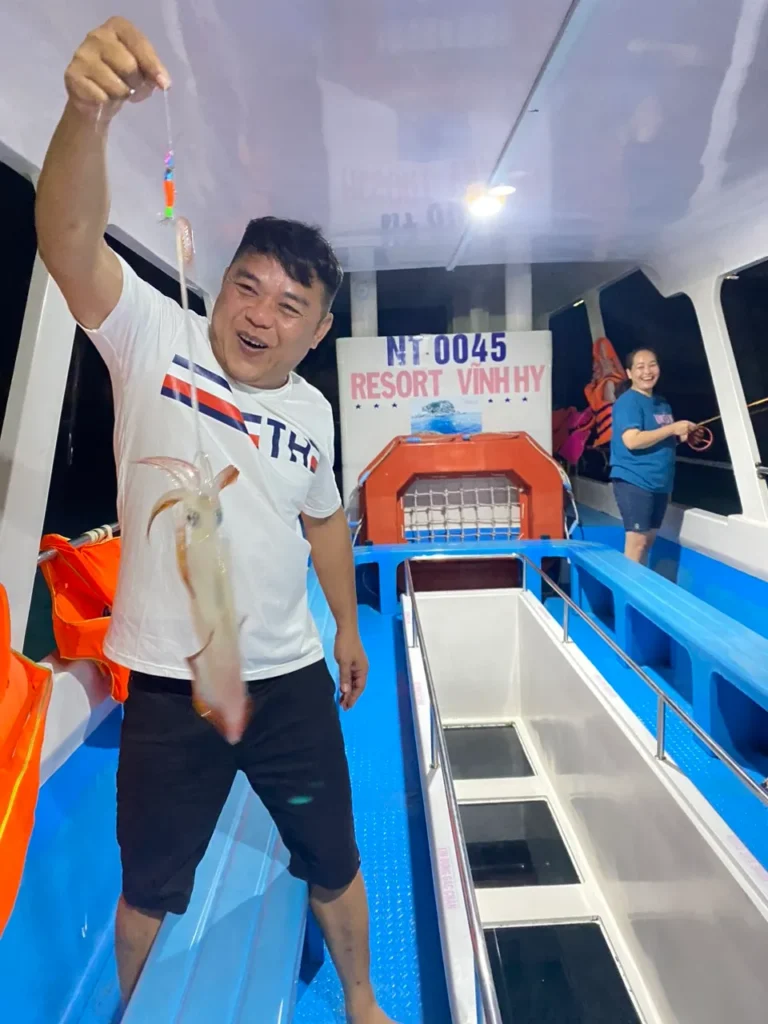 Tour câu mực đêm Vĩnh Hy