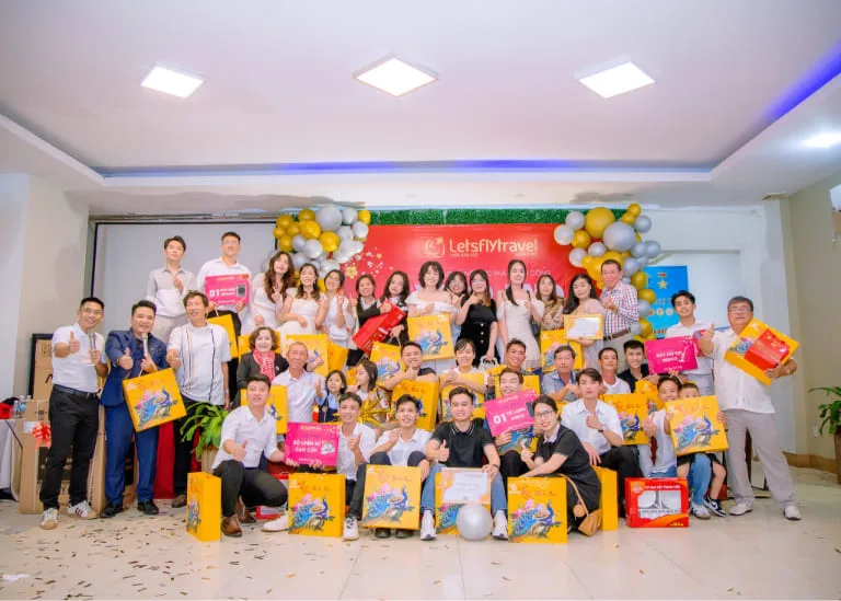 Đội ngũ Let's Fly Travel