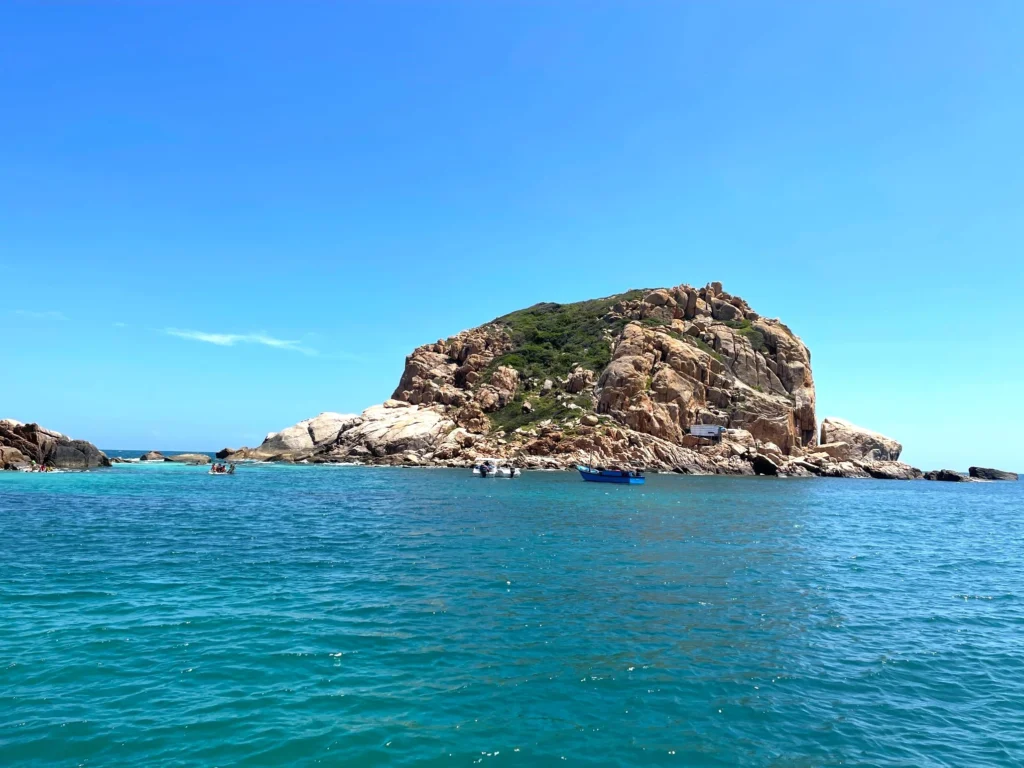 Tour Vịnh Vĩnh Hy 1 ngày từ Nha Trang | Let’s Fly Travel