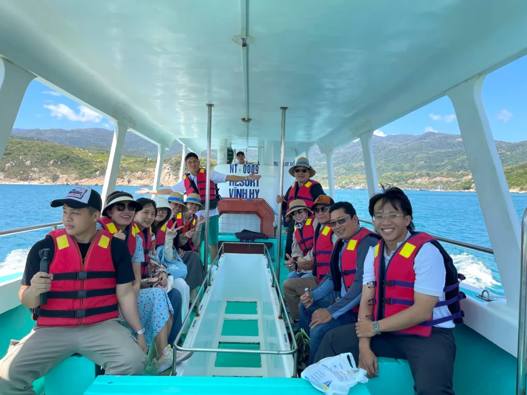 Tour Vịnh Vĩnh Hy 1 ngày từ Nha Trang | Let’s Fly Travel