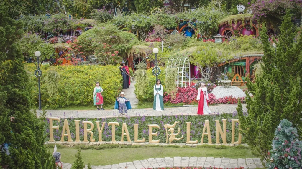 Vé Đà Lạt Fairytale Land & Hầm rượu vang Vĩnh Tiến Vé Đà Lạt Fairytale Land & Hầm rượu vang Vĩnh Tiến