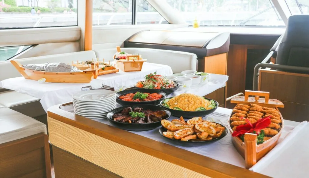 tour tối trên du thuyền aman yacht