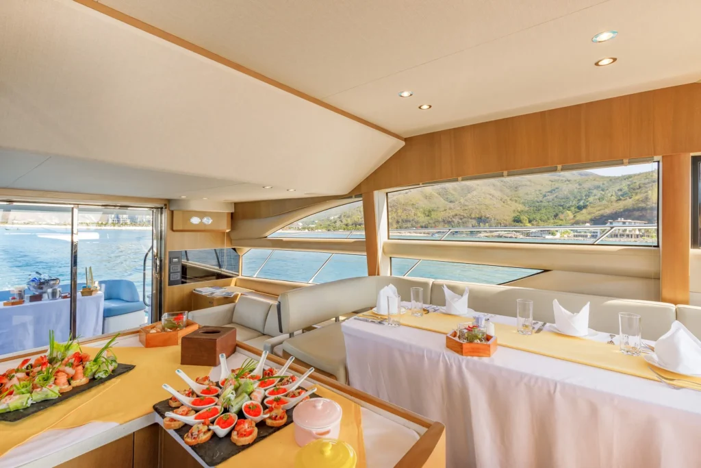 Tour tối trên du thuyền Aman Yacht