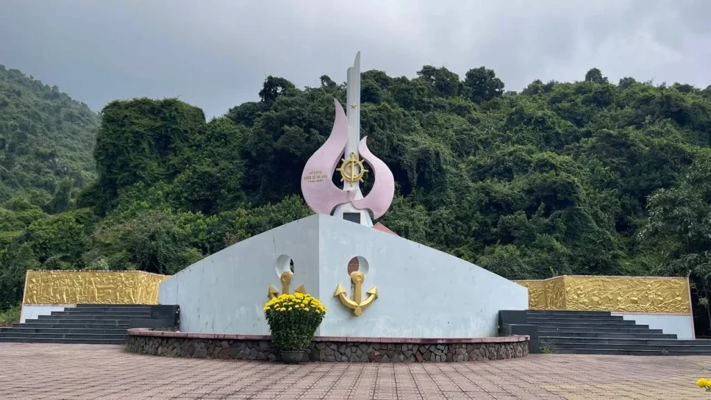 Tour Hải đăng Mũi Điện – Vịnh Vũng Rô – Hòn Nưa