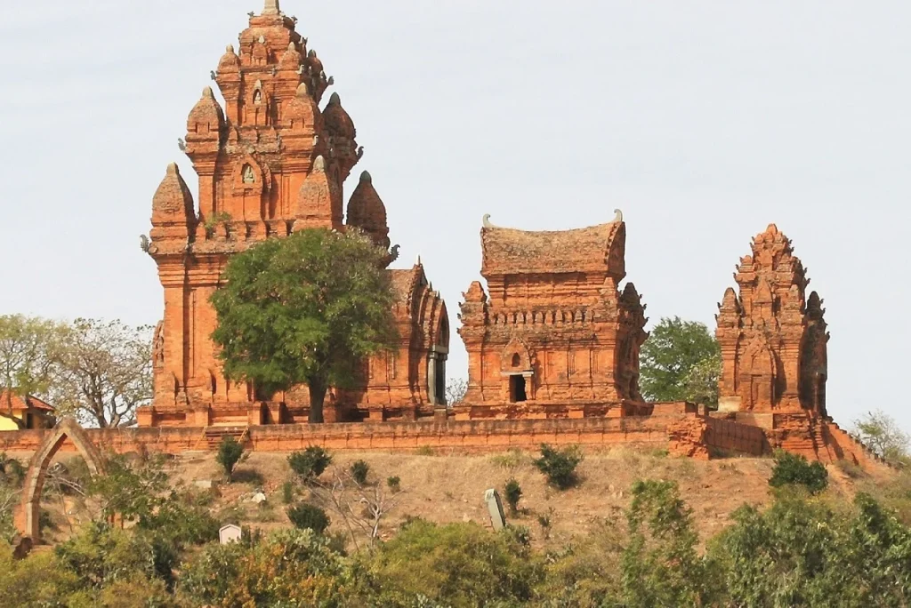Private Tour Bau Truc Pottery Village & The Po Klong Garai Towers