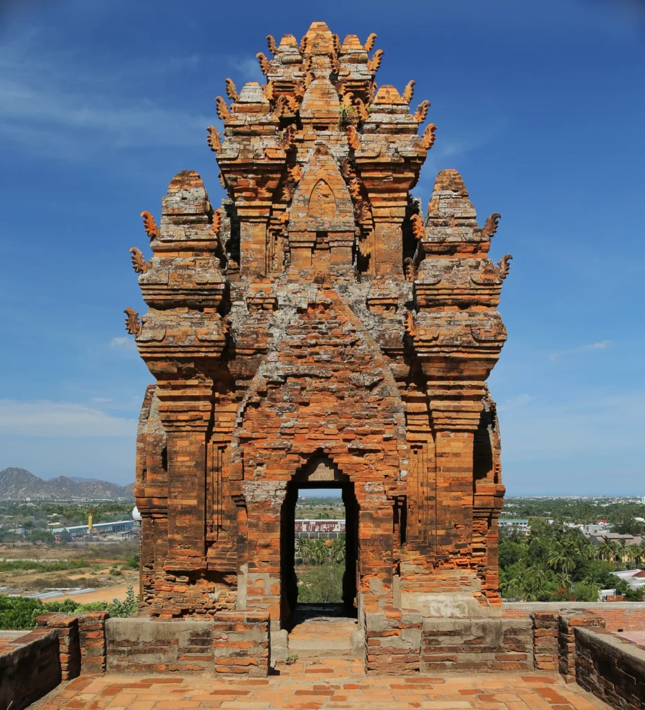 Private Tour Bau Truc Pottery Village & The Po Klong Garai Towers