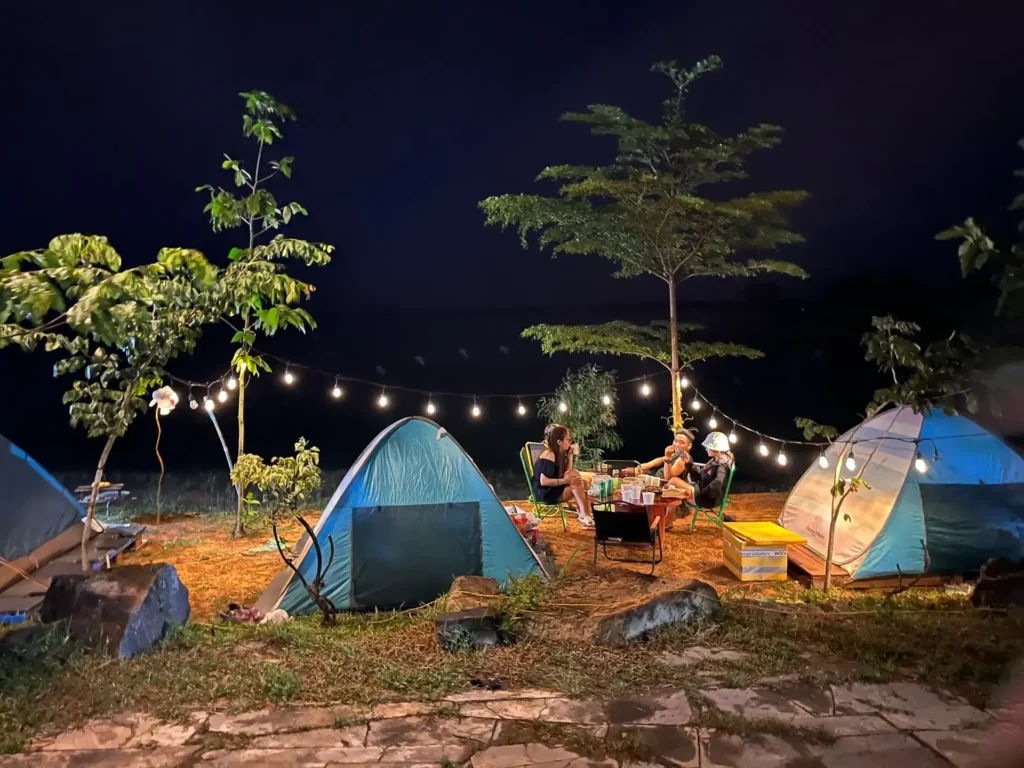 Tour cắm trại đón bình minh Mũi Điện – Bãi Môn