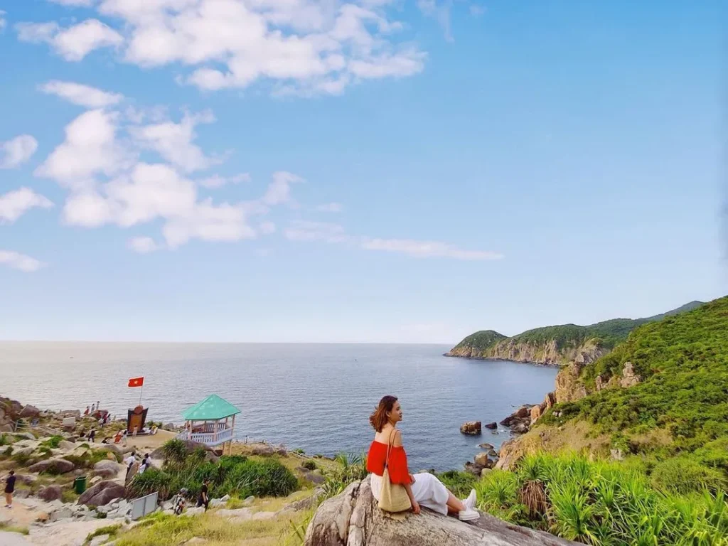 Tour cắm trại đón bình minh Mũi Điện – Bãi Môn