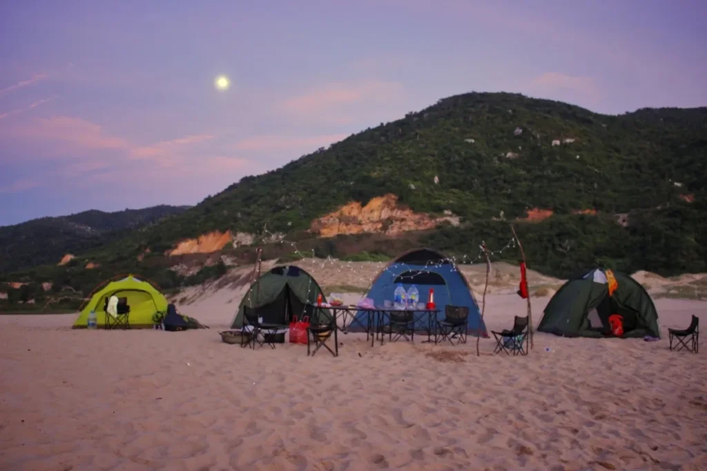 Tour cắm trại đón bình minh Mũi Điện – Bãi Môn