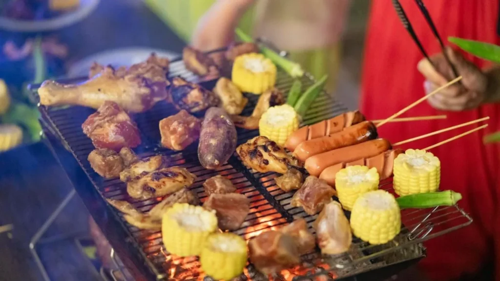 Tour cắm trại đón bình minh Mũi Điện – Bãi Môn