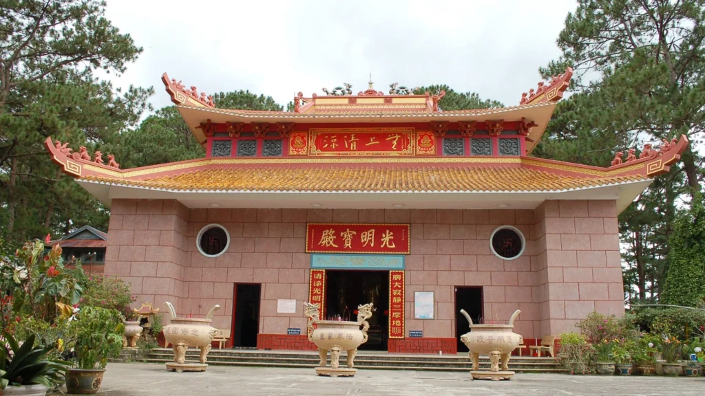 ngôi chùa đà lạt